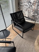 Leman Plus Lounge-Sessel, Stahlfarbe, schwarzes Leder