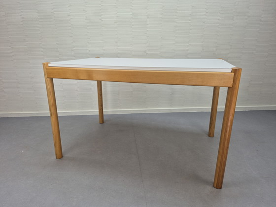 Image 1 of Tavolo di design scandinavo, in rovere con piano in formica.