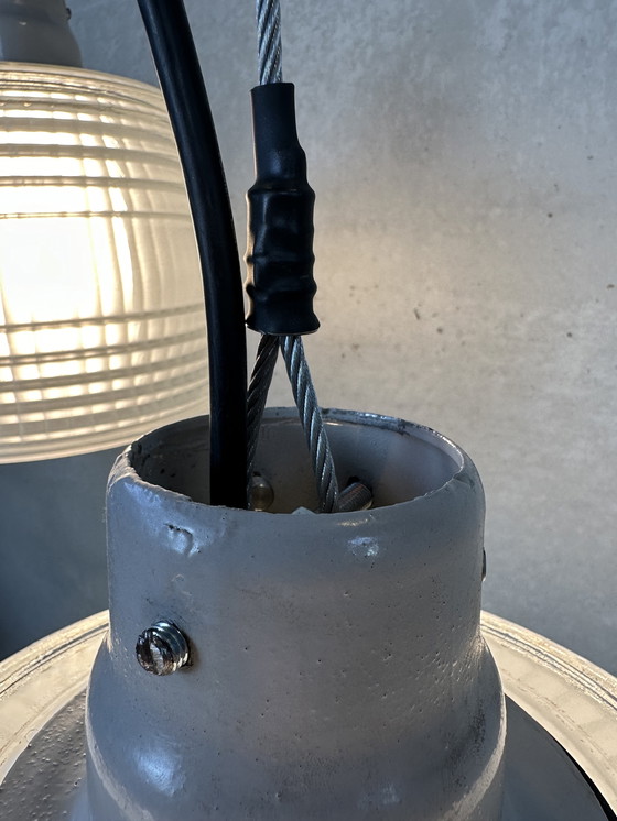 Image 1 of Lampe suspendue industrielle vintage - Europhane (verre dépoli)