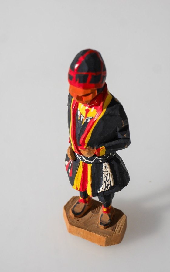 Skandinavische traditionelle handgeschnitzte samische Figur aus der Mitte des 20. Jahrhunderts von Georg (photo 16 of 17)