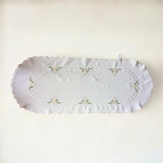 Image 1 of Weißer Vintage Weihnachts-Tischläufer von SANDER – 100x40 cm, grün-goldene Stickereien