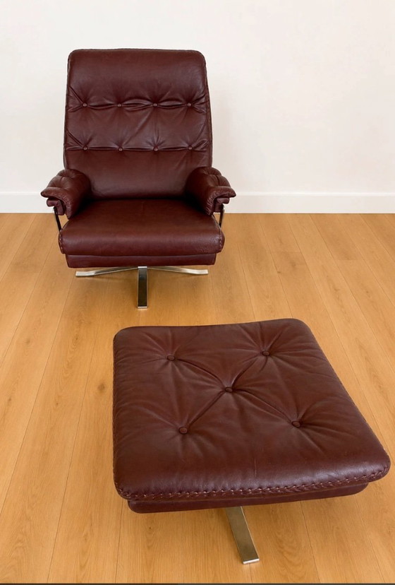 Vintage retro Arne Norell loungestoel en -kruk in bordeauxrood leer. – Fauteuils, Leather (photo 4 of 10)