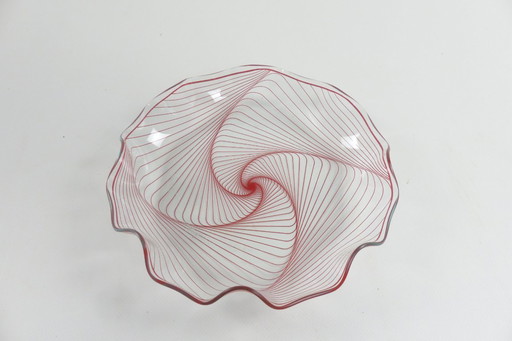 GDR: Fruit bowl with red spiral decoration, circa 1960.