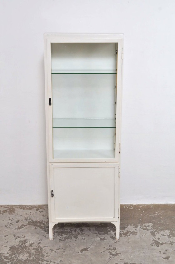 Armoire d'apothicaire vintage / Vitrine / Armoire à pharmacie, 1978 – Metal (photo 5 of 8)