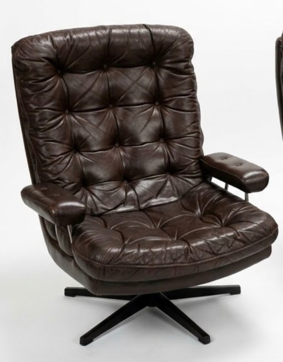 Fauteuil lounge pivotant vintage en cuir marron Sam Larsson – Chaises pivotantes, Métal (photo 4 of 5)