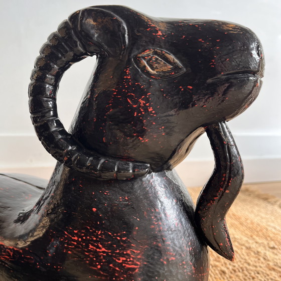 Image 1 of Tavolino da caffè in legno intagliato con testa di ariete doppia, circa 1970