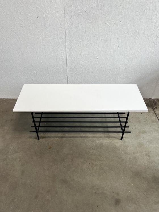 Image 1 of Table basse vintage, plateau en bois blanc sur structure en acier noir. 1970's