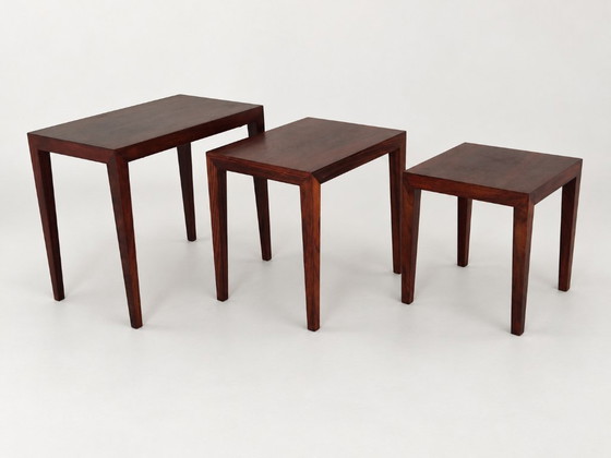 Set of three nesting tables in rosewood. Haslev Møbelsnedkeri, Denmark, 1960s – Coffee tables (photo 9 of 13)