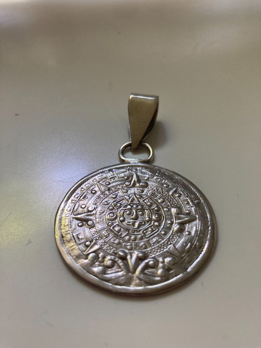 Ciondolo con calendario azteco, in argento sterling.