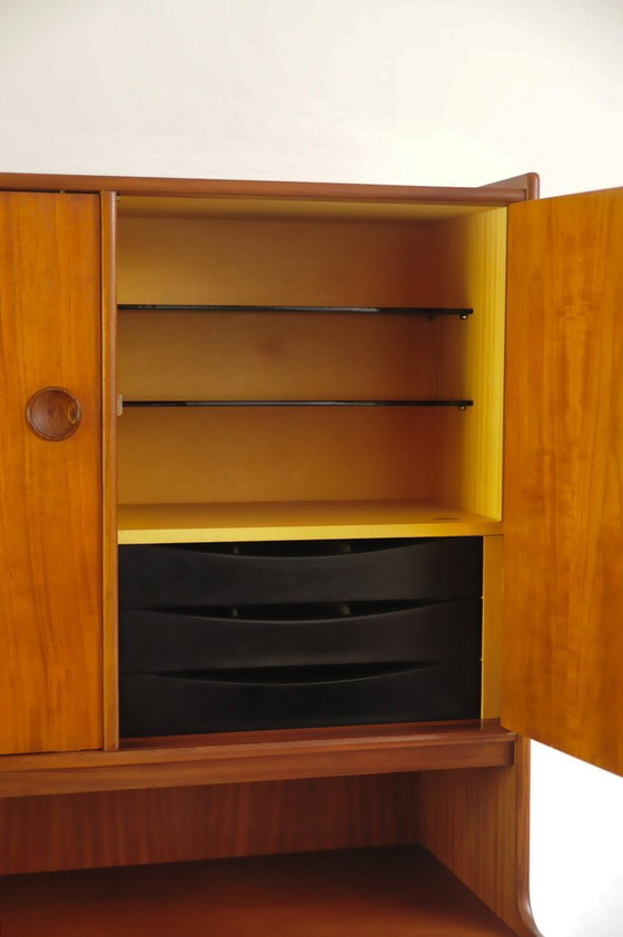 Image 1 of vintage Deens dressoir high board