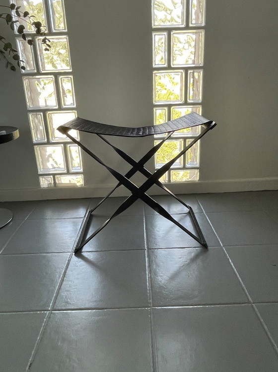 Image 1 of Tabouret haut pliant / taburette en métal et cuir tressé