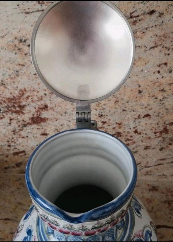 Image 1 of Keck keramische kan met tinnen deksel, handbeschilderd, cranberrymotief