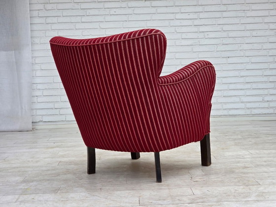Image 1 of Deense fauteuil uit de jaren 60, bekleed met rood gestreepte meubelwol, poten van eikenhout.
