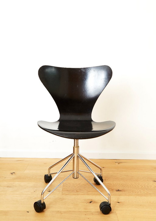 Arne Jacobsen 3117 Serie 7 Office Chair for Fritz Hansen