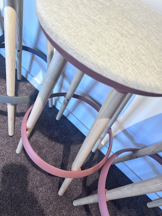 Image 1 of 3 muletas Narbutas rosas