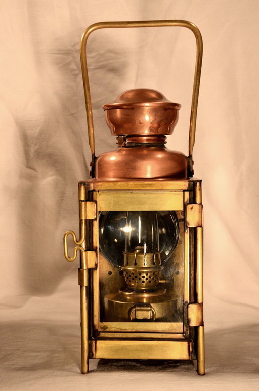Lampe en cuivre et laiton Établissement A.Butin, PARIS.