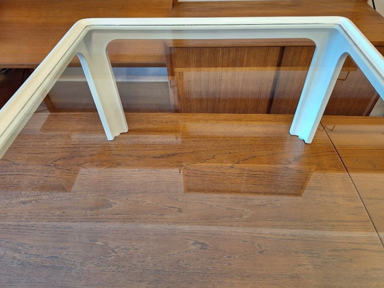 Image 1 of Mesa de centro Mid Century en madera lacada blanca con tapa de cristal, años 60