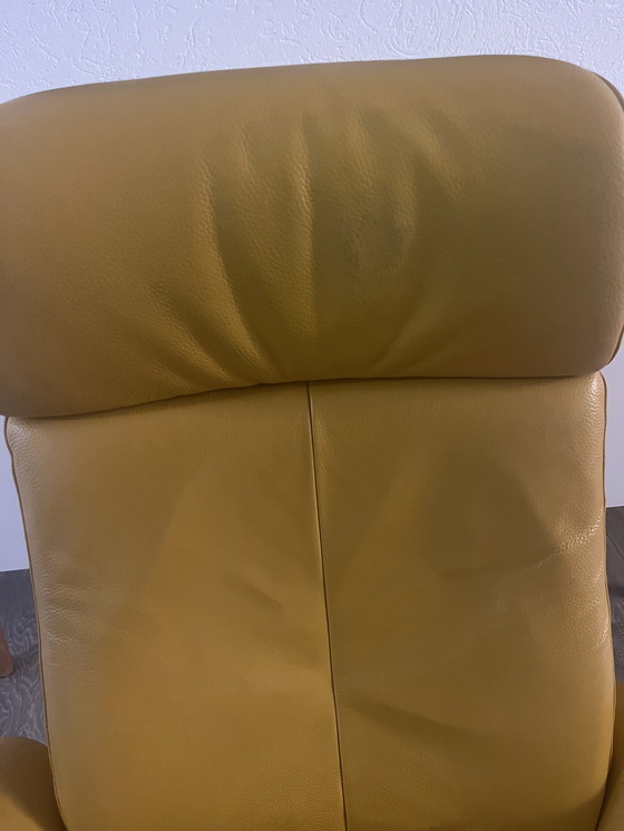 Image 1 of Fauteuil inclinable design en cuir véritable jaune ocre