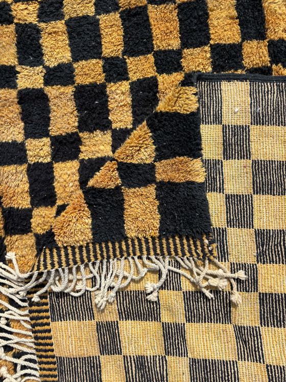 Image 1 of Tapis marocain Mrirt 250x330 cm, Tapis moderne orange et noir, Authentique tapis marocain