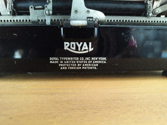 Image 1 of Machine à écrire Royal modèle Quiet De Luxe