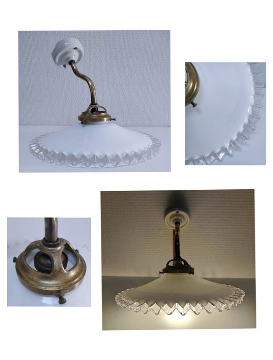 Image 1 of Opalen wandlamp, messing en porselein, begin 20e eeuw