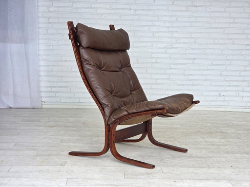 Années 1970, design norvégien d'Ingmar Relling, fauteuil lounge, modèle « Siesta ».