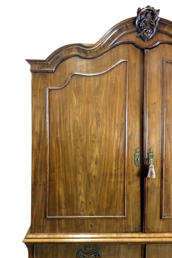 Image 1 of Cabinet de style Louis XV, milieu du XVIIIe siècle.