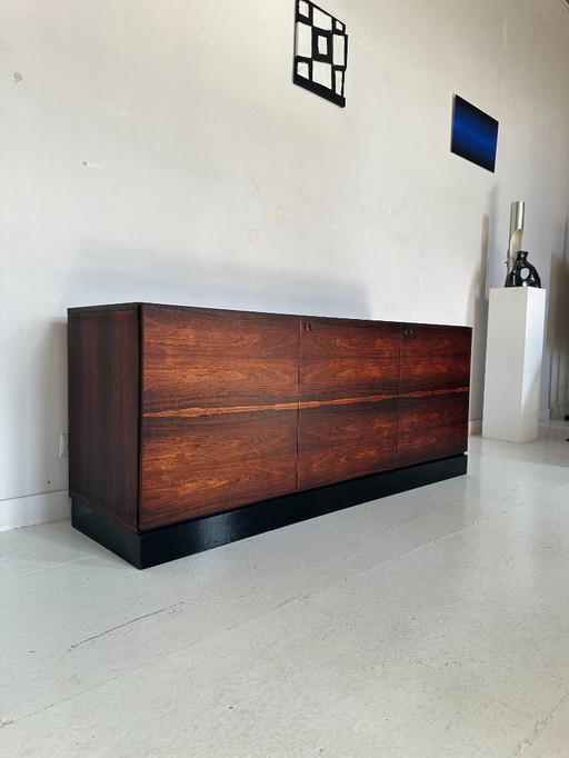 Rare buffet moderniste en placage de palissandre par Oswald Vermaercke pour V-Form, Belgique, années 1960