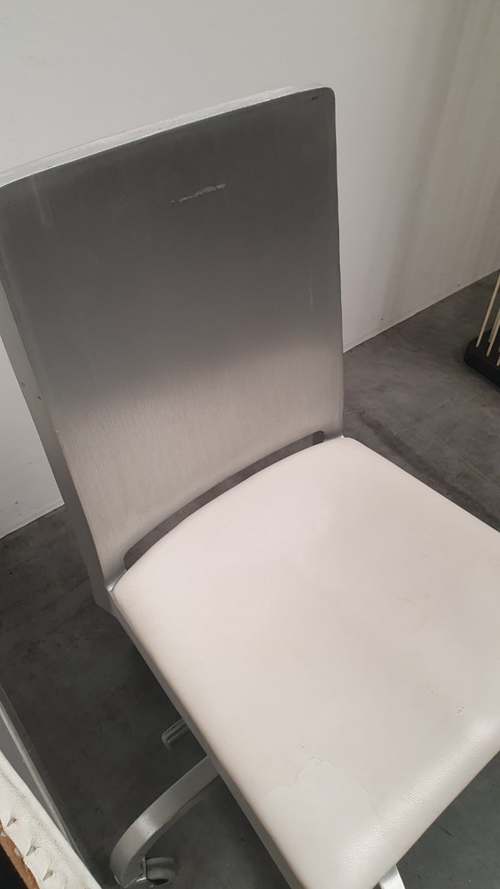 Sedia da ufficio Emeo Design Philippe Starck, ruote Hudson, alluminio – Emeco, Sedie da ufficio, Plastic (photo 15 of 19)