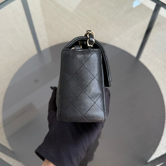Image 1 of Borsa Chanel Classic Flap Mini - Caviar 20 cm trapuntata nera con finiture dorate Serie 23