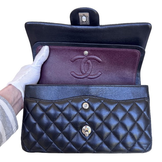 Chanel Classic Flap Medium – Crossbody bags, Lambskin (photo 2 of 17)