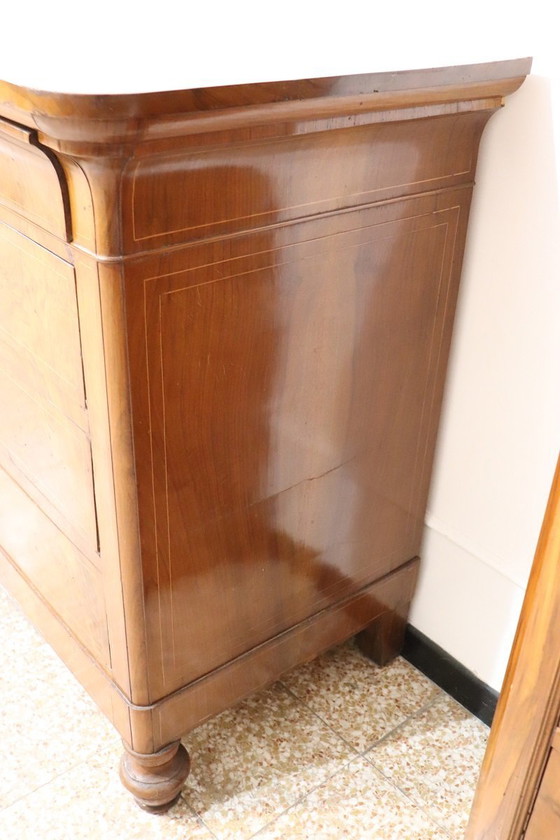 Image 1 of Cómoda antigua de nogal con incrustaciones, Italia, principios del siglo XIX