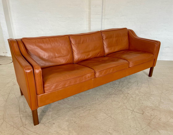 Image 1 of Mid Century Vintage Danish Mogens Hansen 3 Person Sofa in Cognac Leather (Canapé 3 personnes en cuir cognac)