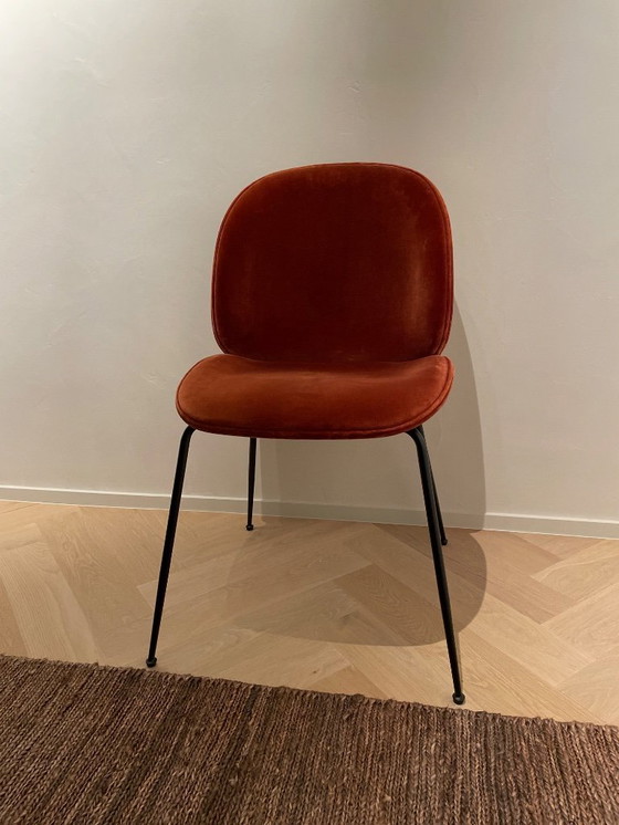 Image 1 of 6 sillas Gubi Beetle