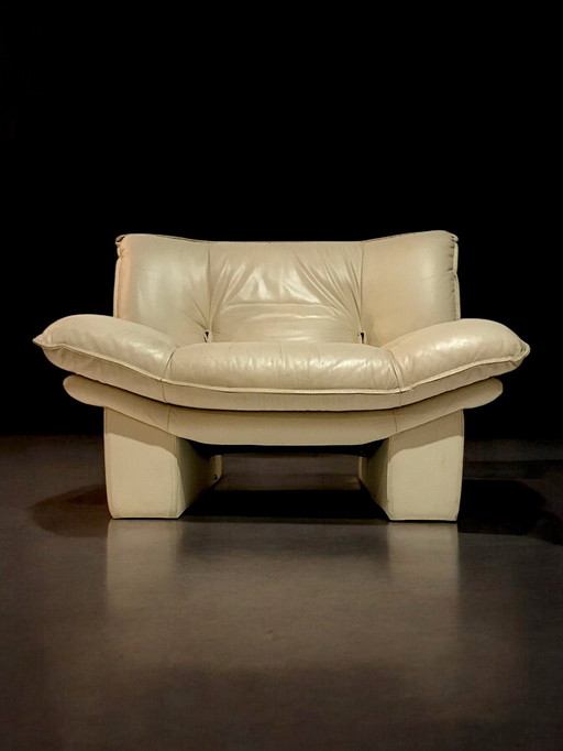 Nicoletti Salotti - Pair of "Ambassador" Armchairs in Cream Leather - c. 1970 - Italy