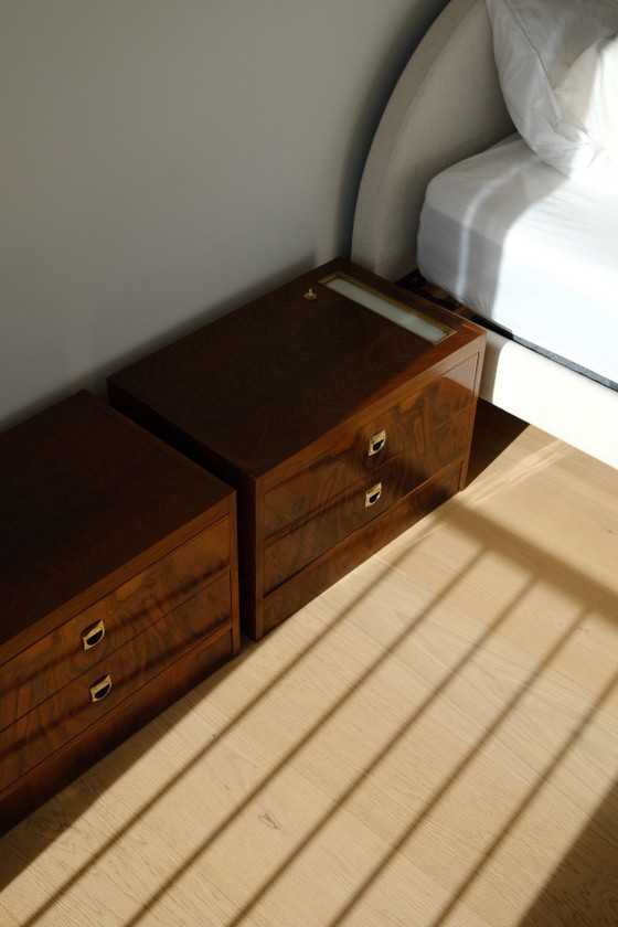 Comodini vintage in radica con due cassetti e luci integrate, Legno, Marrone (foto 9 di 11)