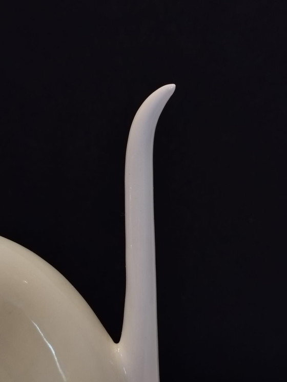 Image 1 of Gestileerd porseleinen beeldje van "Zittende kat", ontwerp Jaroslav Jezek 1963, uitvoering Royal Dux, Bohemen