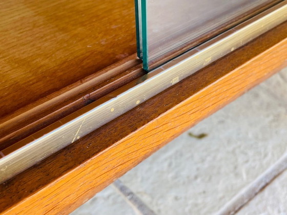 Image 1 of Librería de roble de mediados de siglo, con puertas correderas de cristal, década de 1960