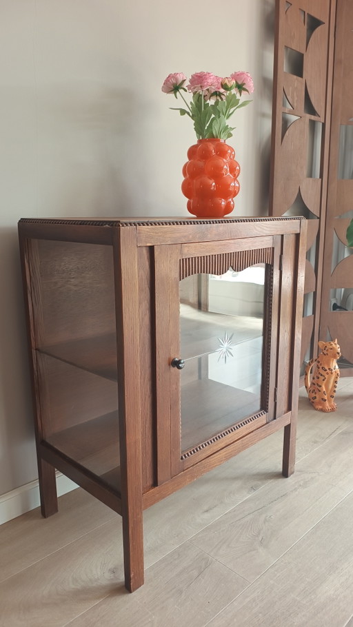 Bellissima vetrina in stile Art Déco della scuola di Amsterdam.
