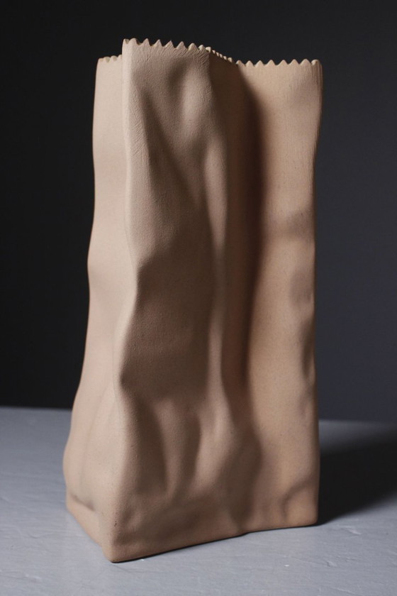 Tapio Wirkkala & Rosenthal - Vase "Tütenvase" Do Not Litter Kraft Paper Bag 22cm – Porcelain (photo 5 of 8)