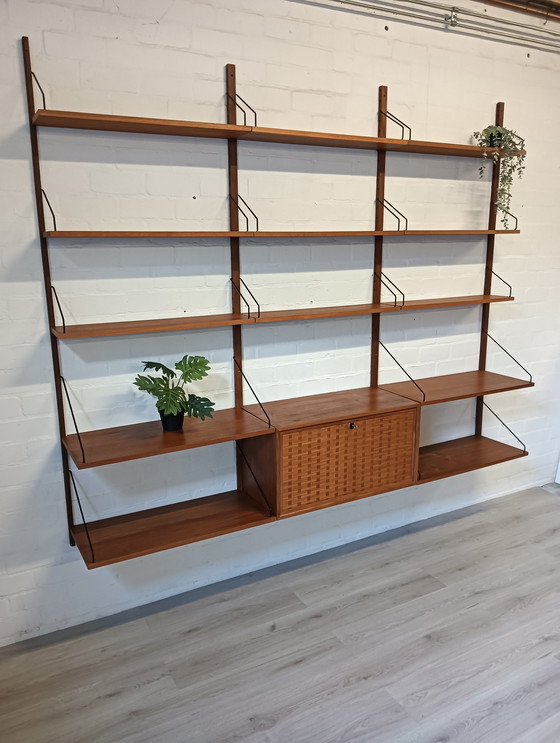 Image 1 of Poul cadovius voor CADO, wandsysteem 