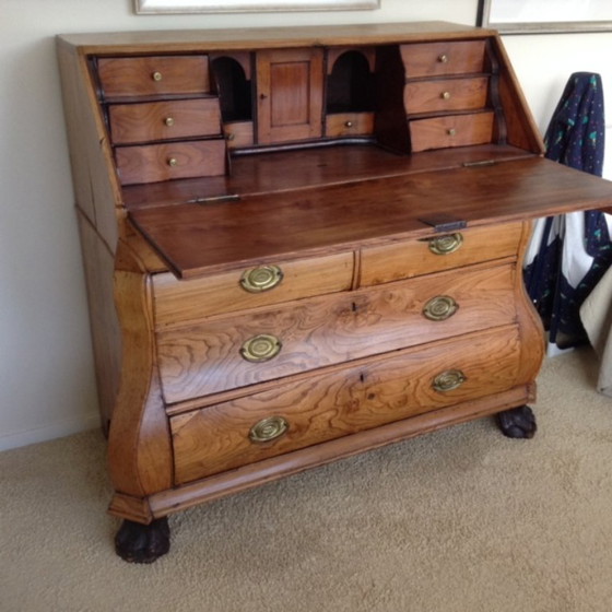 Image 1 of Escritorio antiguo de olmo holandés , curvado simple