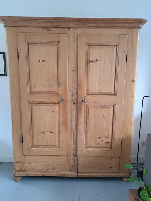 Mobiletto antico in pino per porcellane