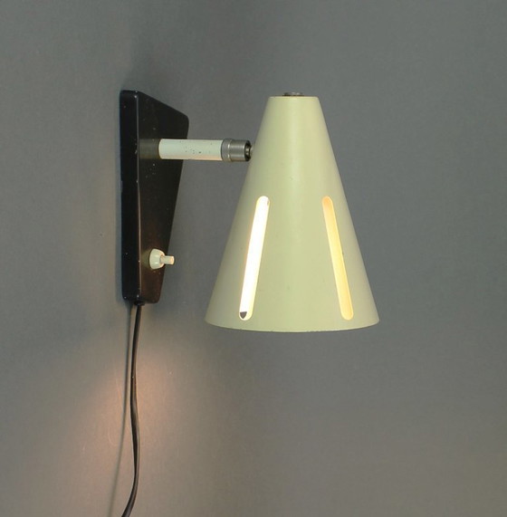 Image 1 of H. T. J. A. Busquet (1914-1977) - wandlamp uit de Zonneserie - Hala Zeist - Jaren vijftig 