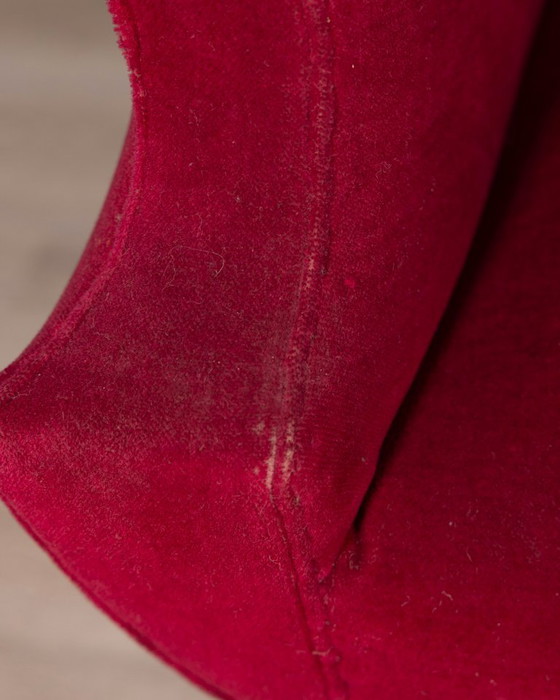 Image 1 of Divano vintage anni '50 in velluto rosso, design italiano.