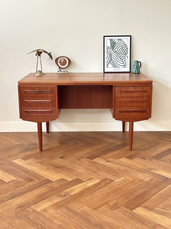 Image 1 of Scrivania dal design vintage in legno di teak danese, anni '50/'60/'70
