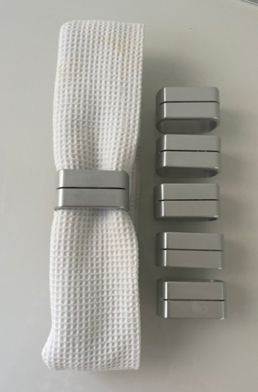 Set of 6 minimalist napkin rings / name card holders – aluminium design