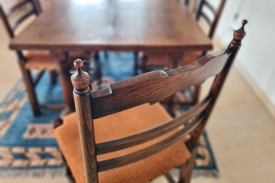 Image 1 of Massief eikenhouten eettafel met 6 bijpassende stoelen 