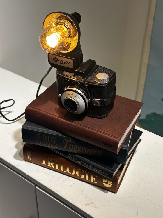 Unique camera table lamp on a stack of books – Glass, Metal (photo 4 of 8)
