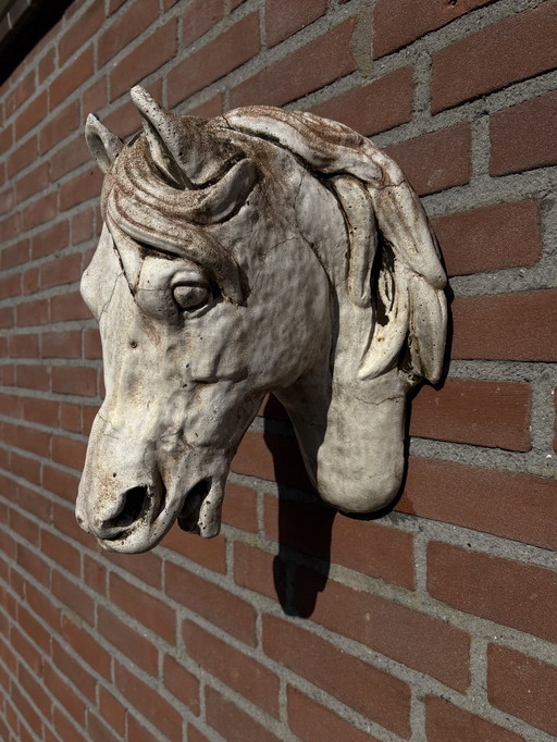 Testa di cavallo in pietra fusa - Unica